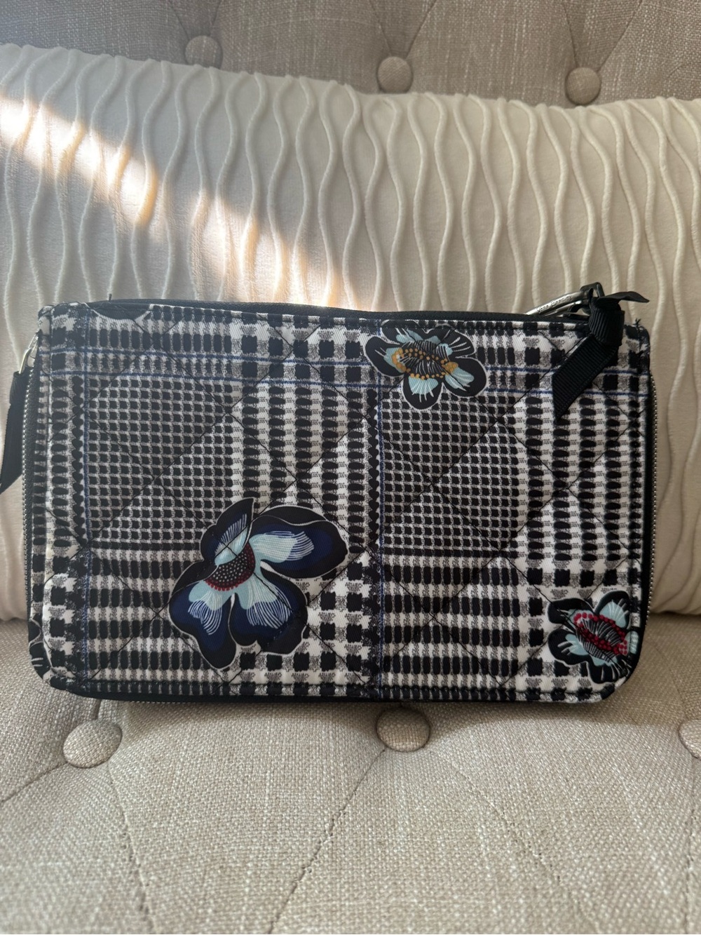 Vera Bradley RFID On The Go Wristlet Wallet in Bedford Plaid Floral Quilted - Picture 4 of 6